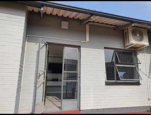 3 BEDROOM COMPLEX FOR SALE IN LENNOXTON